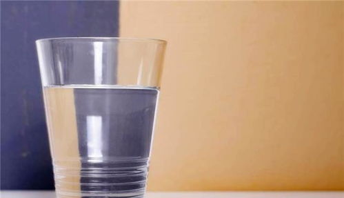 醉酒之后，喝白開水還是飲料醒酒快？今天來(lái)告訴各位答案
